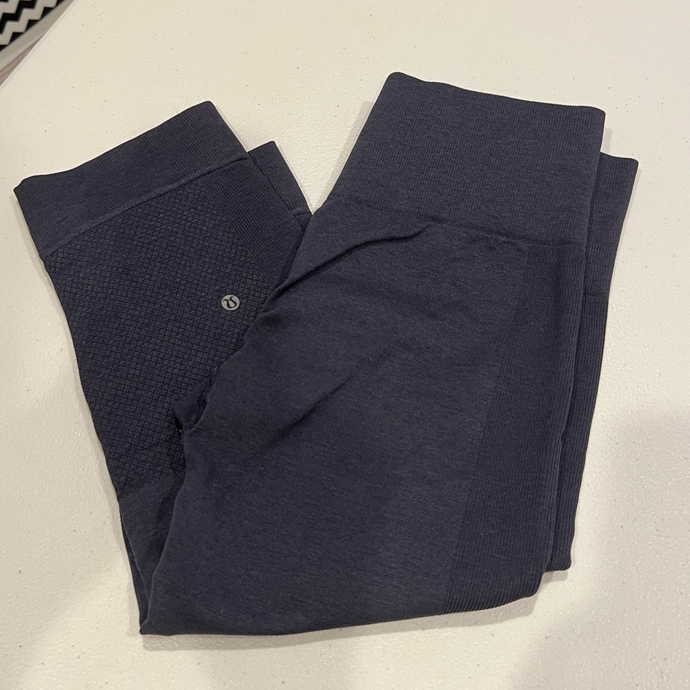Lululemon blue/grey capri leggings 6